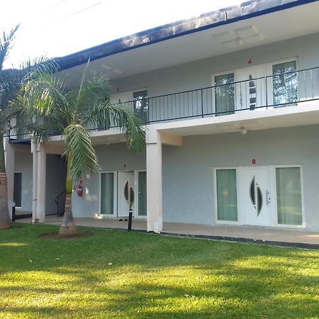 Vapour Lounge Aparthotel Lusaka Exterior foto